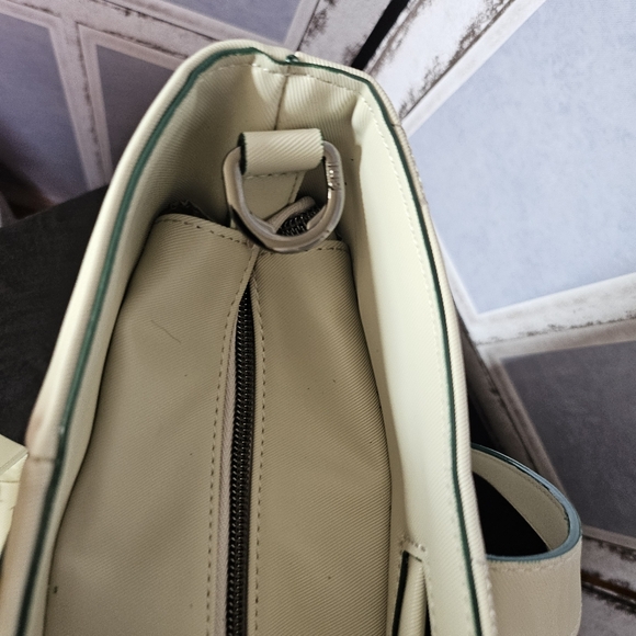 Lug Pebble Satin Luxe Tote - Paddock - Picture 8 of 8